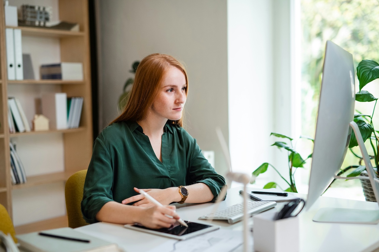 Lead Magnet vs Newsletter Signup: What Are You Actually Offering?