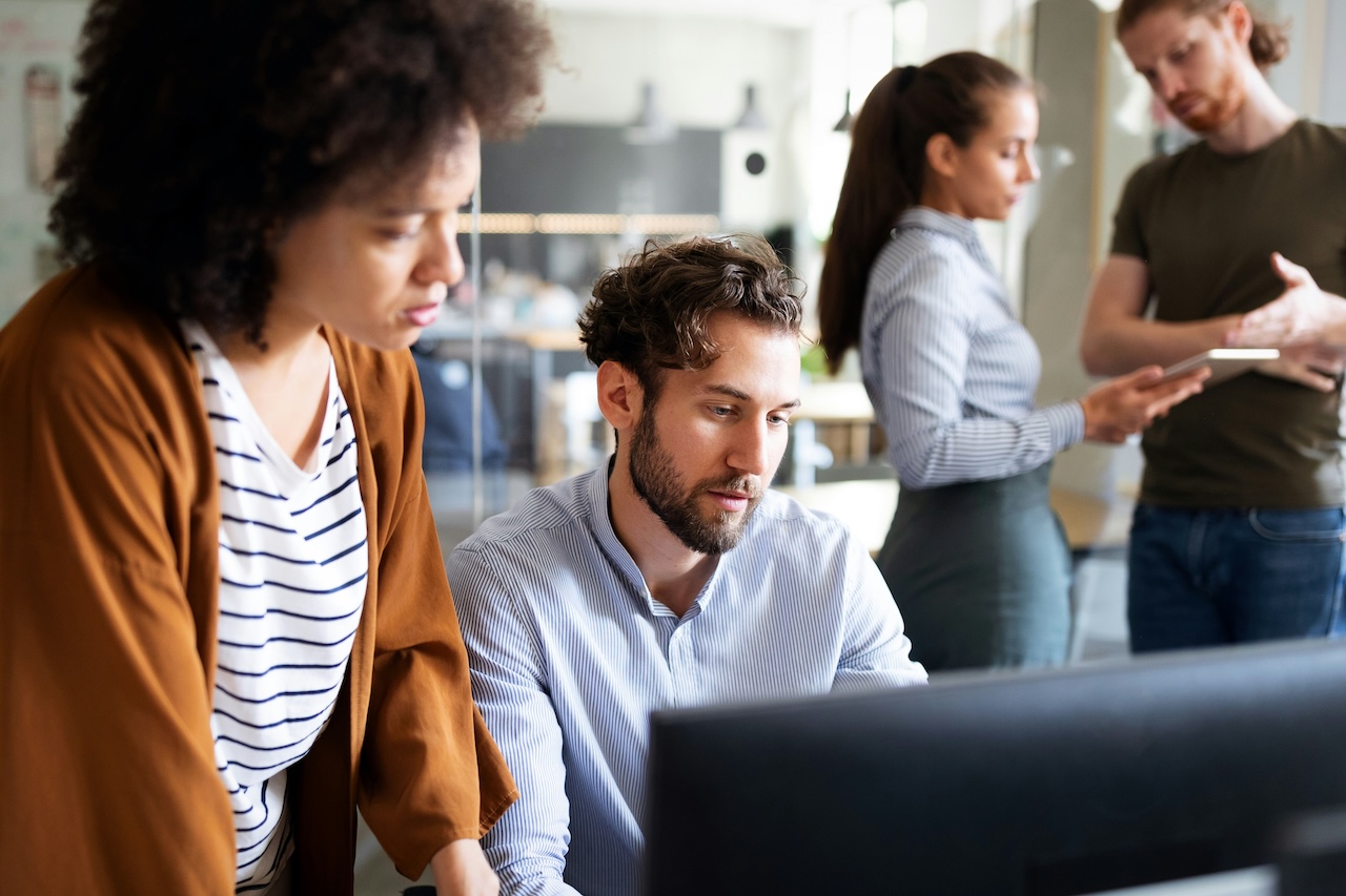 HubSpot vs Gluuer for Lead Magnet Capture